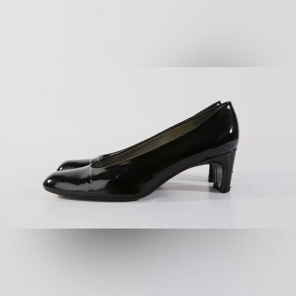 Stuart Weitzman Glossy Black Heels like new size 9N